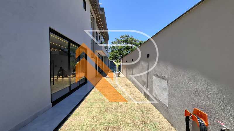 Casa à venda com 3 quartos, 200m² - Foto 4