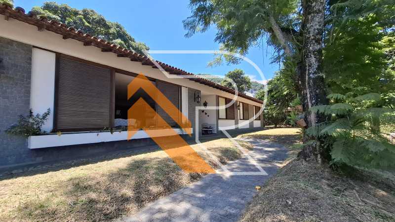 Casa para alugar com 4 quartos, 334m² - Foto 1