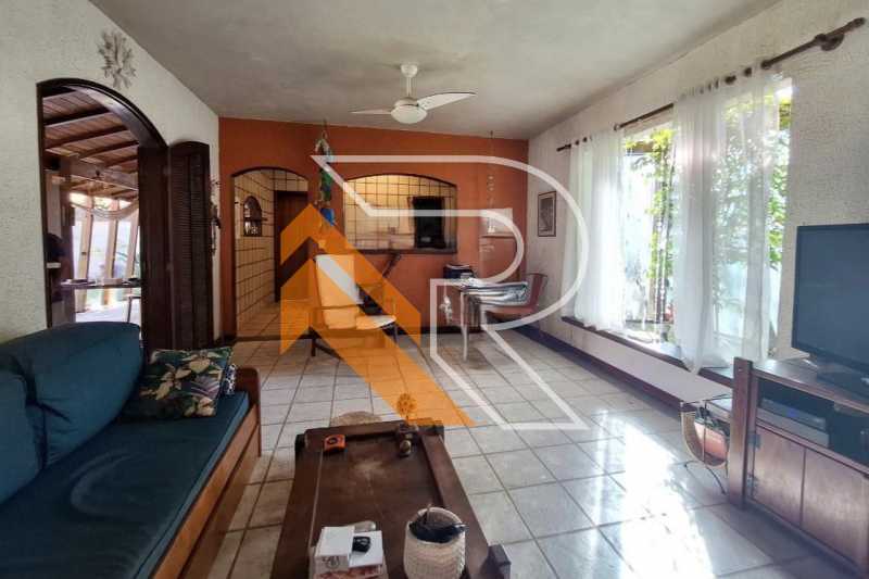 Casa à venda e aluguel com 3 quartos, 200m² - Foto 9