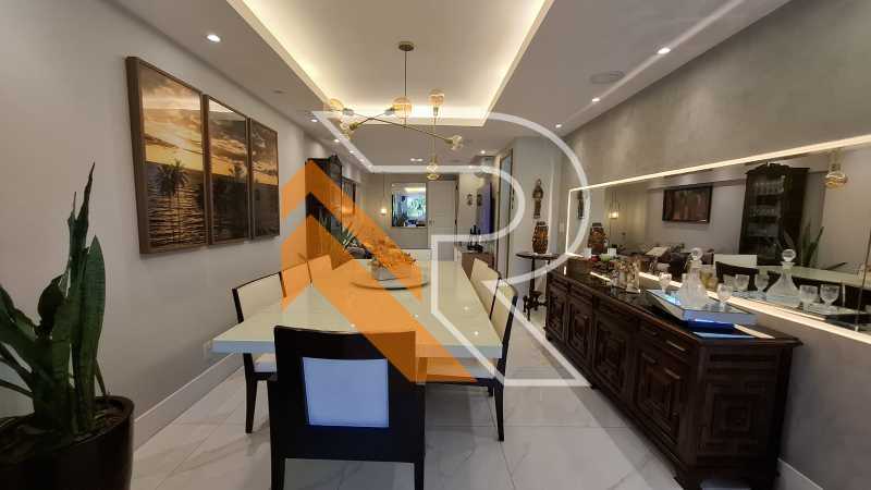 Apartamento à venda com 4 quartos, 243m² - Foto 2