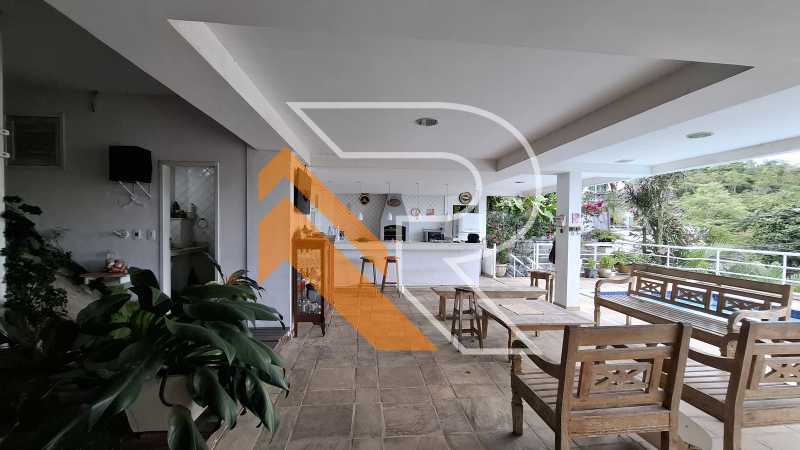 Casa de Condomínio para alugar com 5 quartos, 348m² - Foto 2