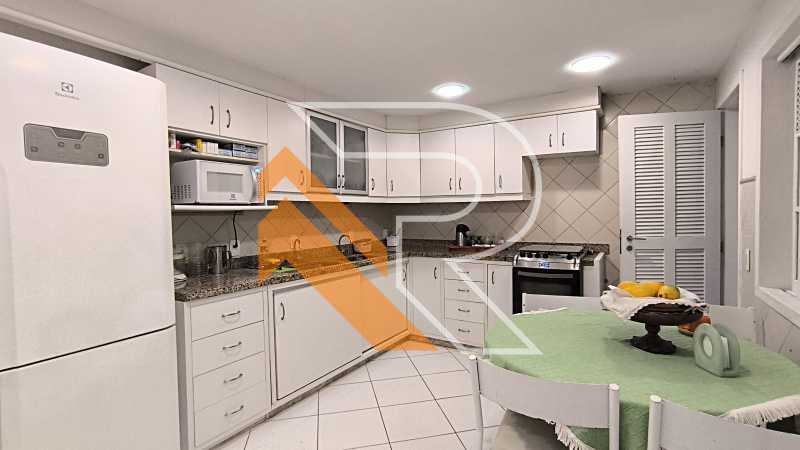 Casa de Condomínio para alugar com 5 quartos, 348m² - Foto 11