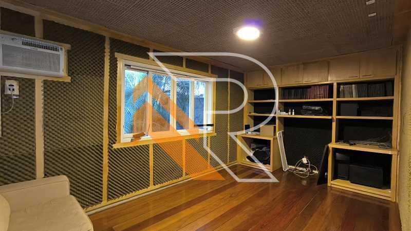 Casa de Condomínio para alugar com 5 quartos, 348m² - Foto 13
