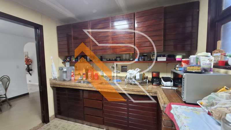 Casa de Condomínio à venda e aluguel com 4 quartos, 302m² - Foto 12