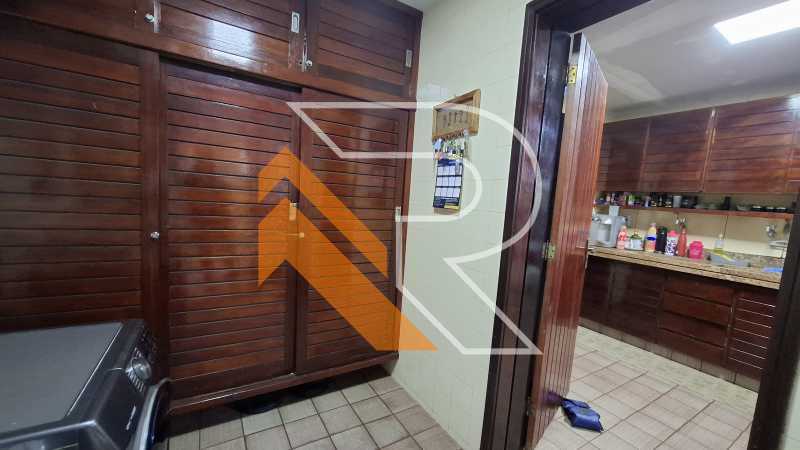 Casa de Condomínio à venda e aluguel com 4 quartos, 302m² - Foto 13