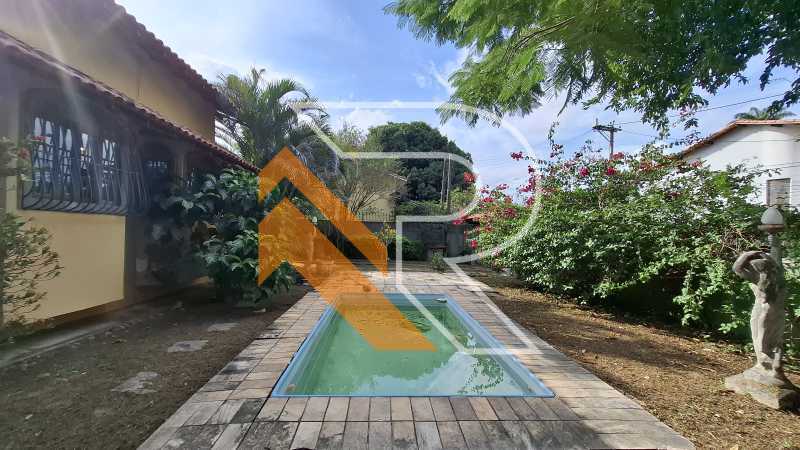Casa à venda e aluguel com 3 quartos, 111m² - Foto 29