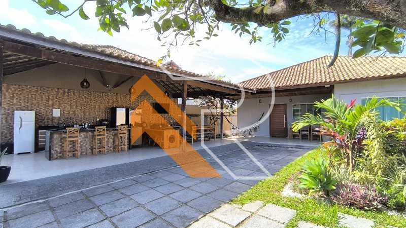Casa à venda e aluguel com 4 quartos, 250m² - Foto 1