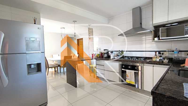 Casa à venda e aluguel com 4 quartos, 250m² - Foto 15