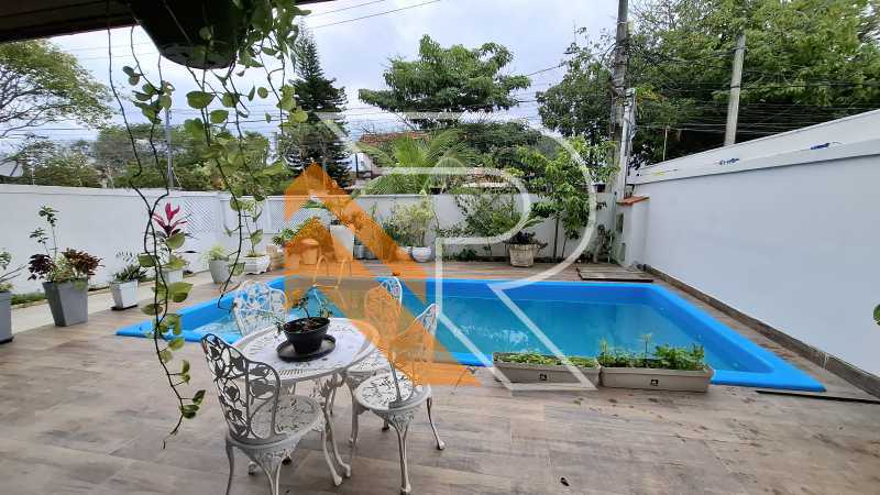 Casa à venda com 6 quartos, 274m² - Foto 2