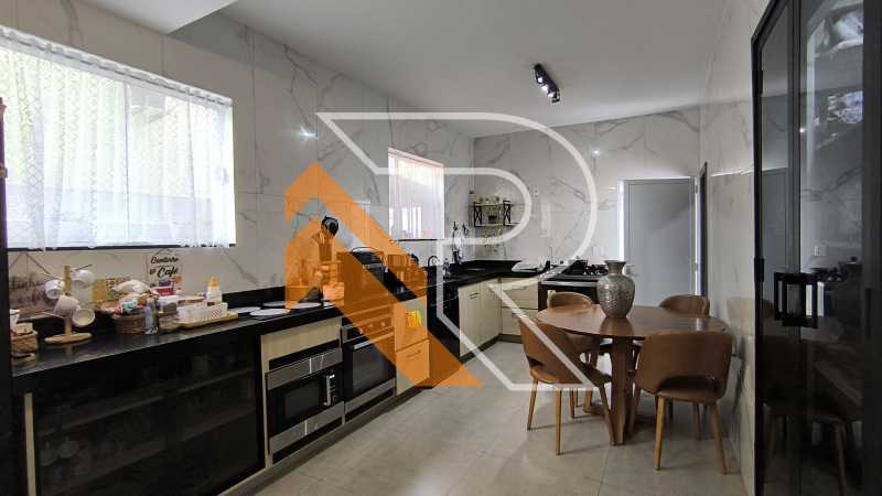 Casa à venda com 6 quartos, 274m² - Foto 9