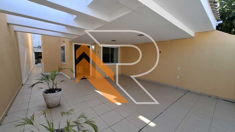 Casa à venda com 3 quartos, 164m² - Foto 1