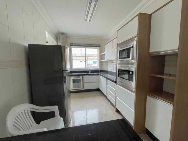 Apartamento à venda com 4 quartos, 145m² - Foto 18