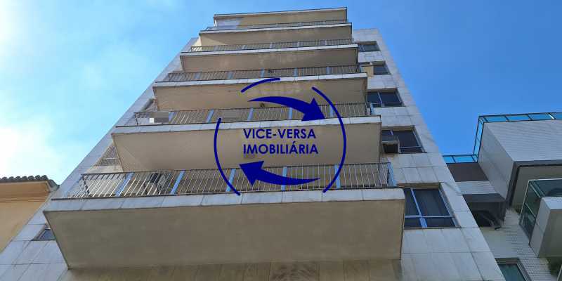 Apartamento à venda com 3 quartos, 138m² - Foto 2