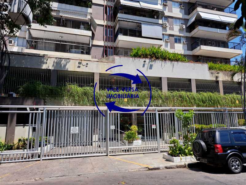 Apartamento para alugar com 3 quartos, 117m² - Foto 2