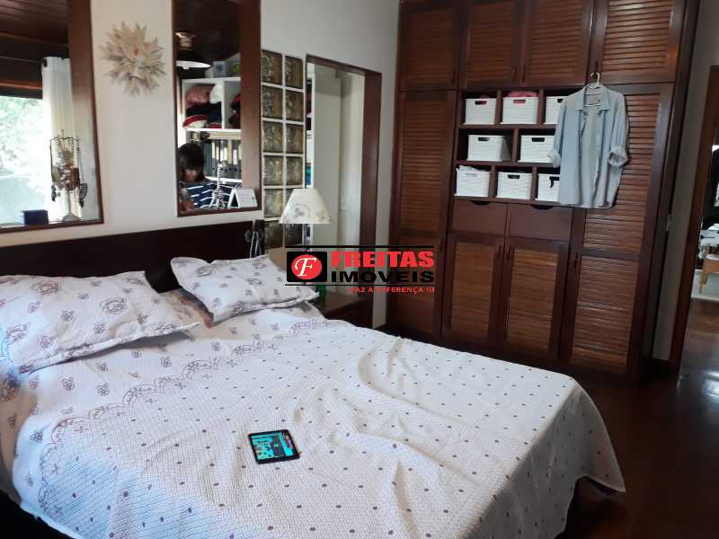 Casa de Condomínio à venda com 4 quartos, 244m² - Foto 10