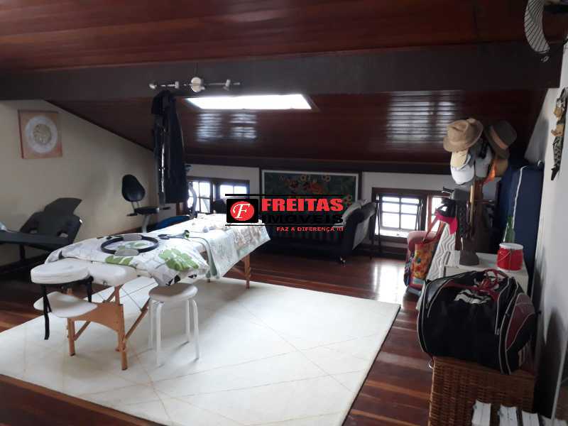 Casa de Condomínio à venda com 4 quartos, 244m² - Foto 26