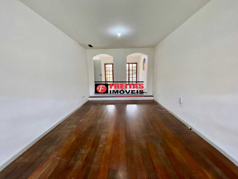 Casa para alugar com 4 quartos, 200m² - Foto 4