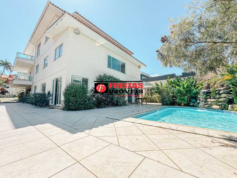 Casa à venda e aluguel com 5 quartos, 561m² - Foto 1