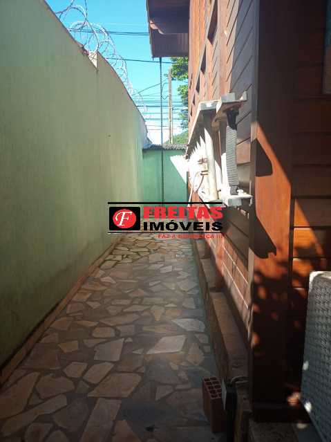 Casa à venda com 5 quartos, 240m² - Foto 13