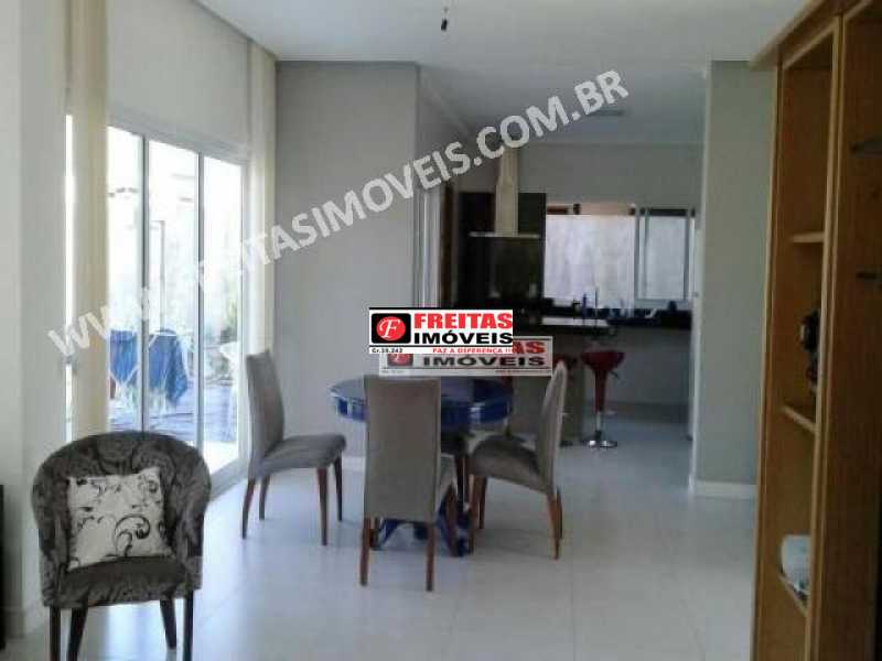 Casa de Condomínio à venda com 3 quartos, 250m² - Foto 4