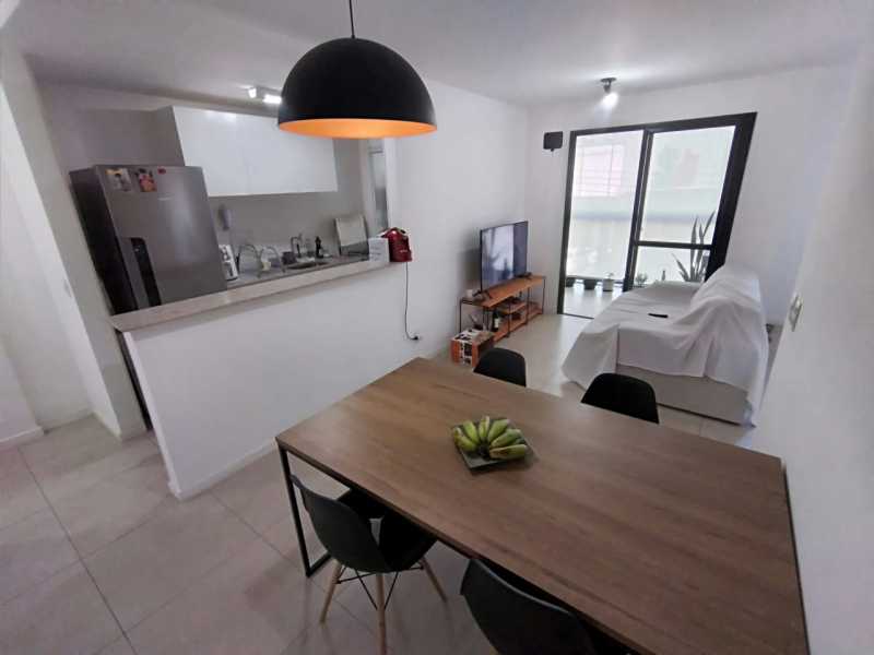 Apartamento à venda com 3 quartos, 75m² - Foto 1