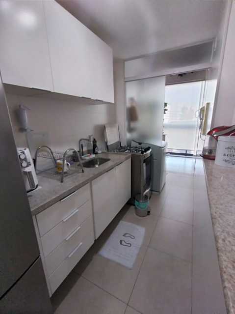 Apartamento à venda com 3 quartos, 75m² - Foto 2