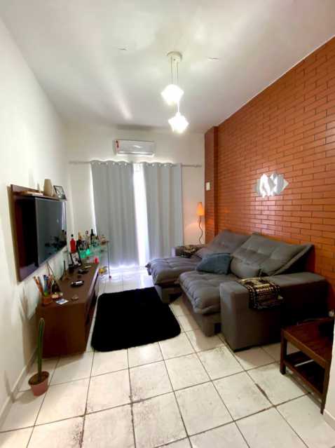 Apartamento à venda com 1 quarto, 50m² - Foto 2