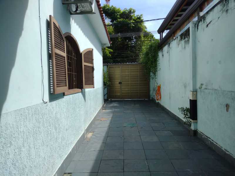 Casa Comercial à venda com 3 quartos, 201m² - Foto 2