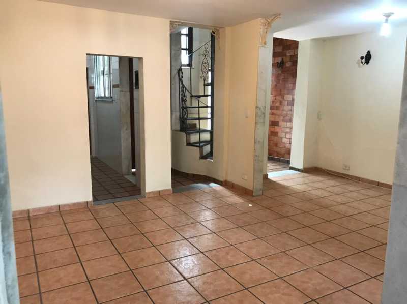 Casa à venda com 3 quartos, 217m² - Foto 2