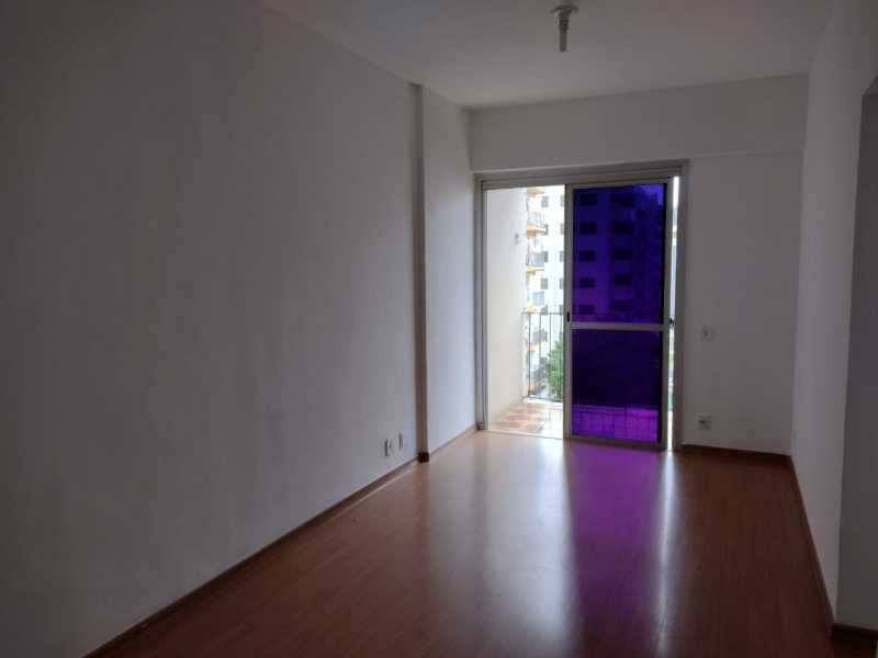 Apartamento à venda com 2 quartos, 78m² - Foto 4