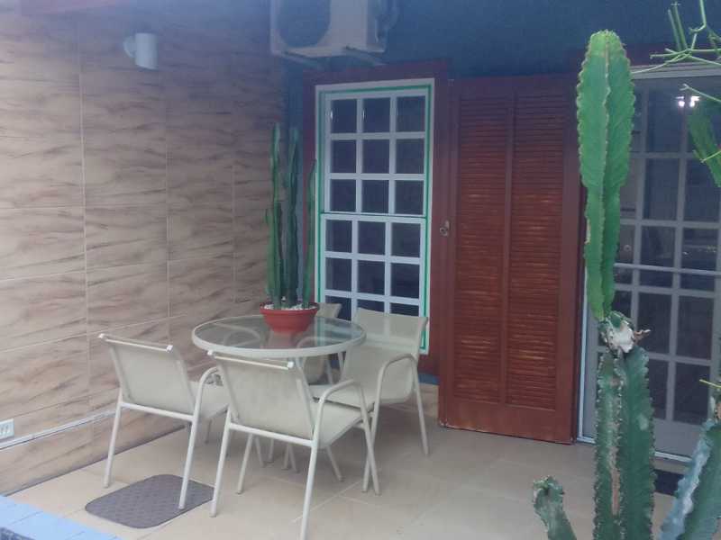 Casa de Condomínio à venda com 3 quartos, 360m² - Foto 2