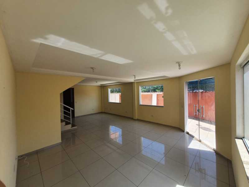 Casa de Condomínio à venda com 4 quartos, 230m² - Foto 4