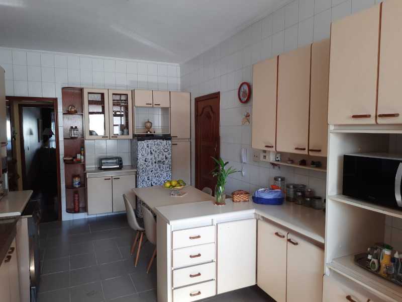 Apartamento à venda com 4 quartos, 180m² - Foto 10