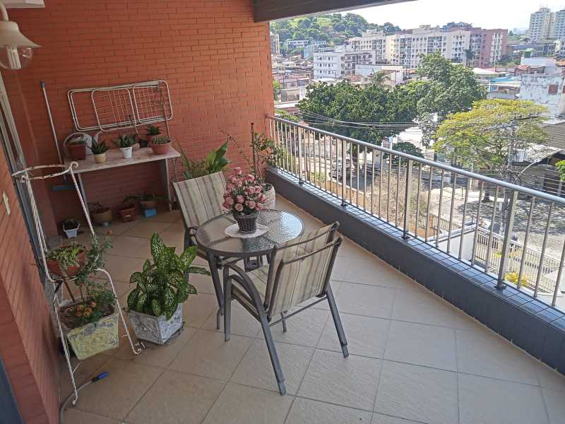 Apartamento à venda com 3 quartos, 111m² - Foto 2