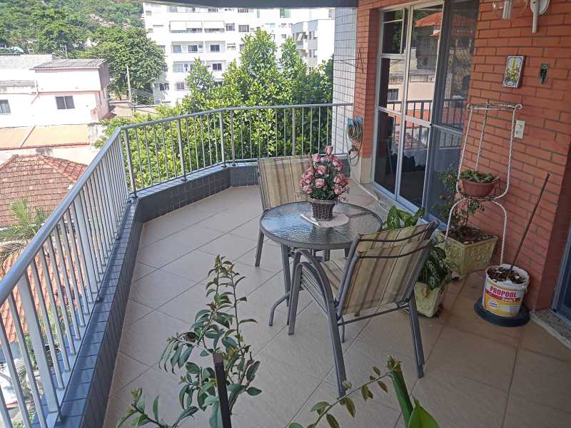 Apartamento à venda com 3 quartos, 111m² - Foto 3