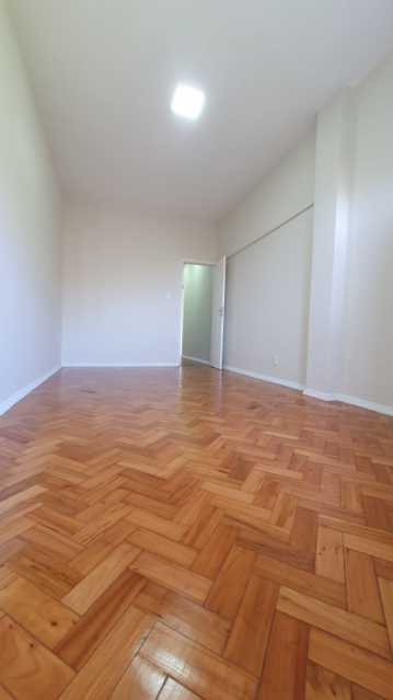 Apartamento à venda com 2 quartos, 68m² - Foto 2