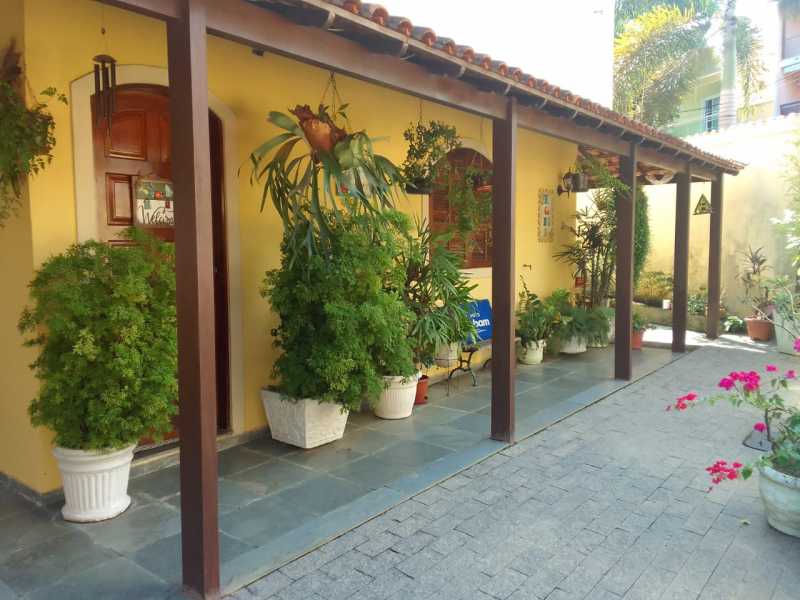 Casa de Condomínio à venda com 4 quartos, 176m² - Foto 1