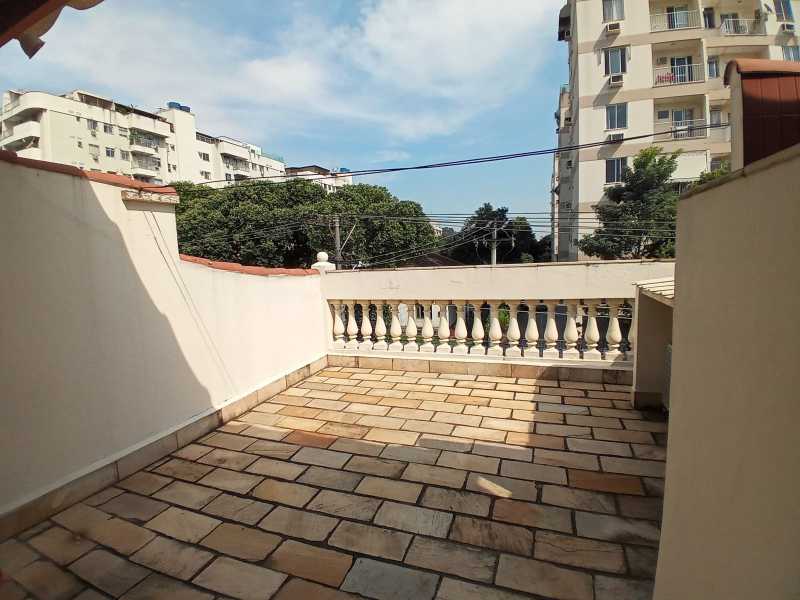 Casa à venda com 3 quartos, 182m² - Foto 1