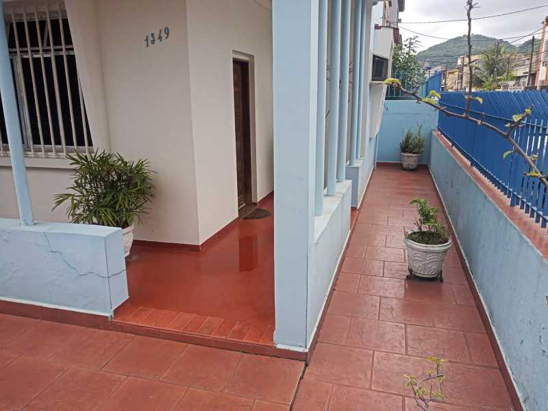 Casa à venda com 3 quartos, 221m² - Foto 2