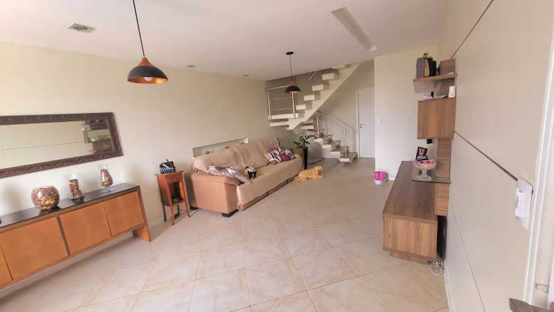 Casa de Condomínio à venda com 4 quartos, 210m² - Foto 2