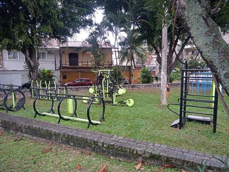 Casa de Condomínio para alugar com 4 quartos, 200m² - Foto 4