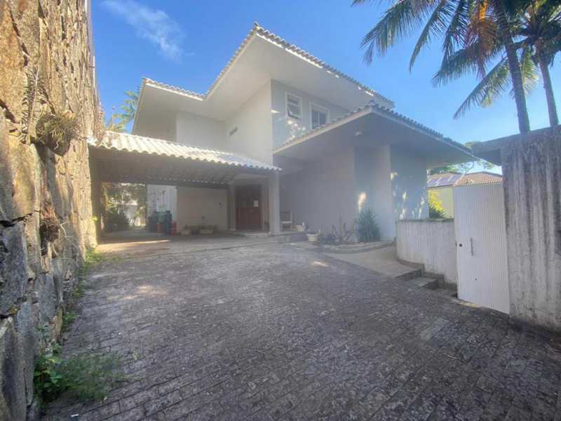 Casa de Condomínio à venda com 4 quartos, 880m² - Foto 1