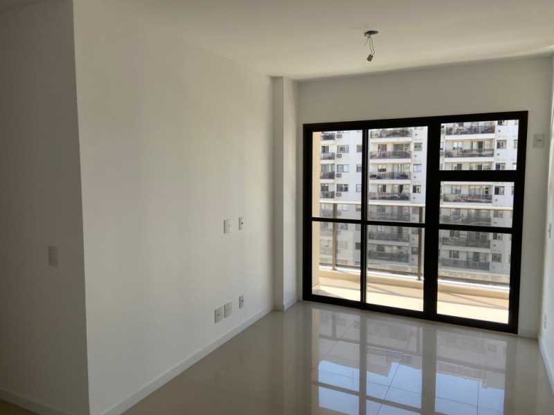 Apartamento à venda com 2 quartos, 63m² - Foto 3