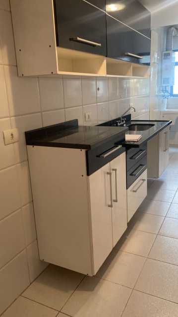 Apartamento à venda com 2 quartos, 70m² - Foto 18