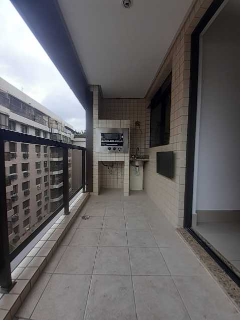 Apartamento à venda com 2 quartos, 65m² - Foto 3