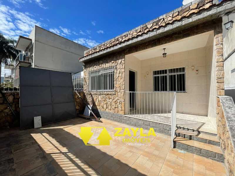 Casa à venda com 4 quartos, 256m² - Foto 1