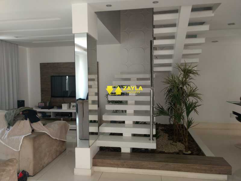 Casa de Condomínio à venda com 3 quartos, 330m² - Foto 2