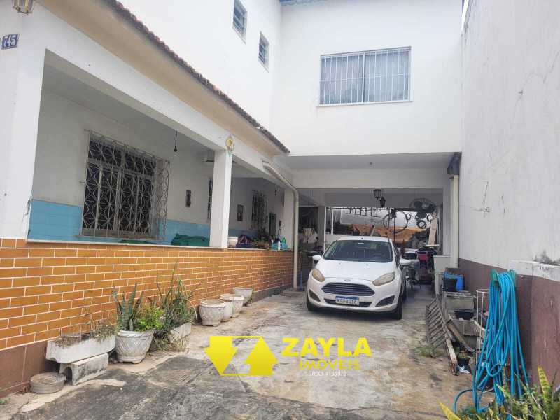 Casa à venda com 6 quartos, 224m² - Foto 1