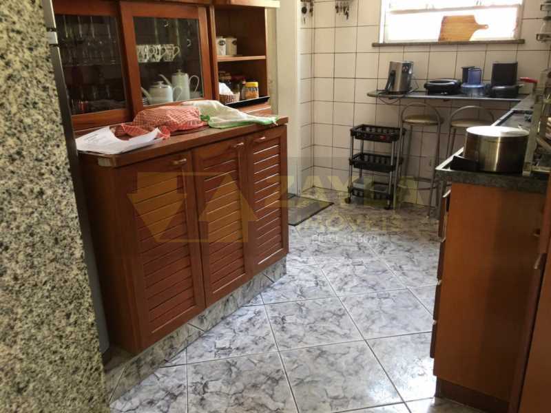 Casa à venda com 4 quartos, 250m² - Foto 10