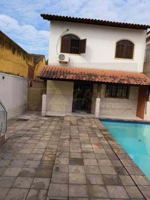 Casa à venda com 4 quartos, 180m² - Foto 1